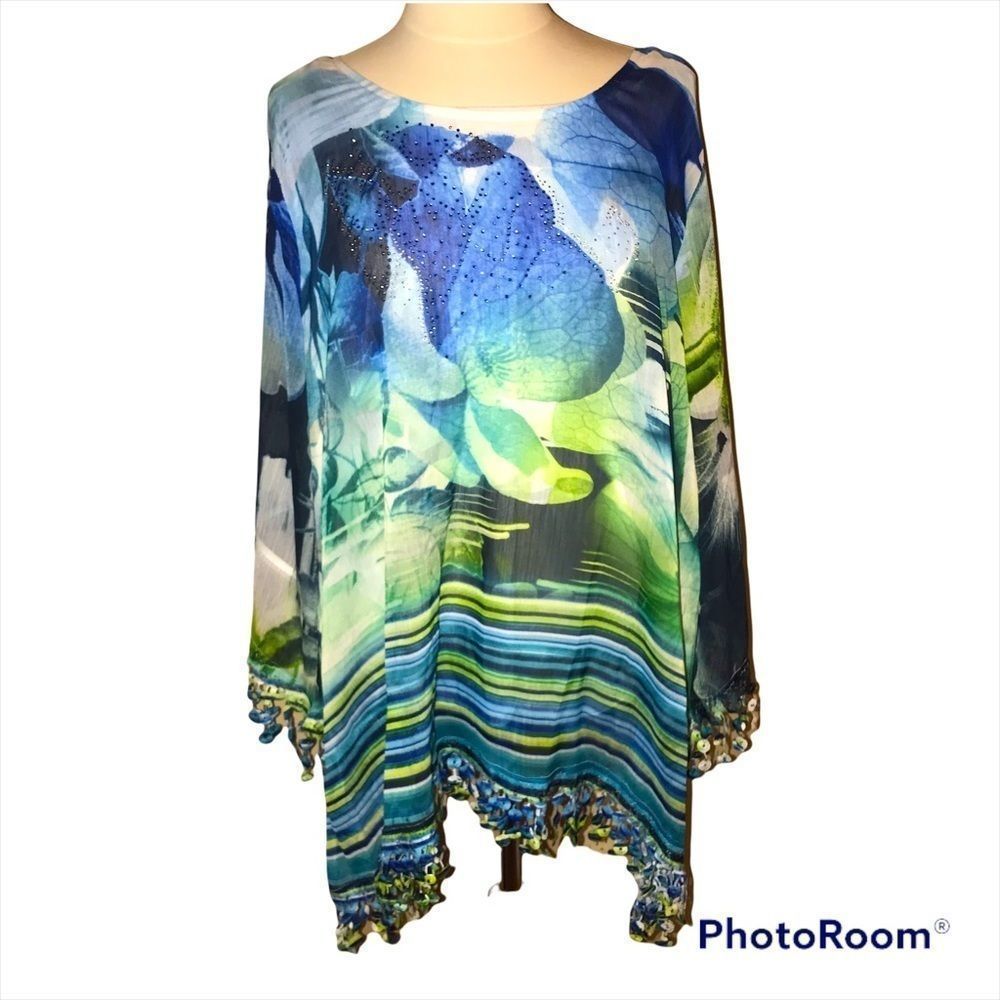AVENUE Gorgeous green and blue tassel flowy top size 22/24